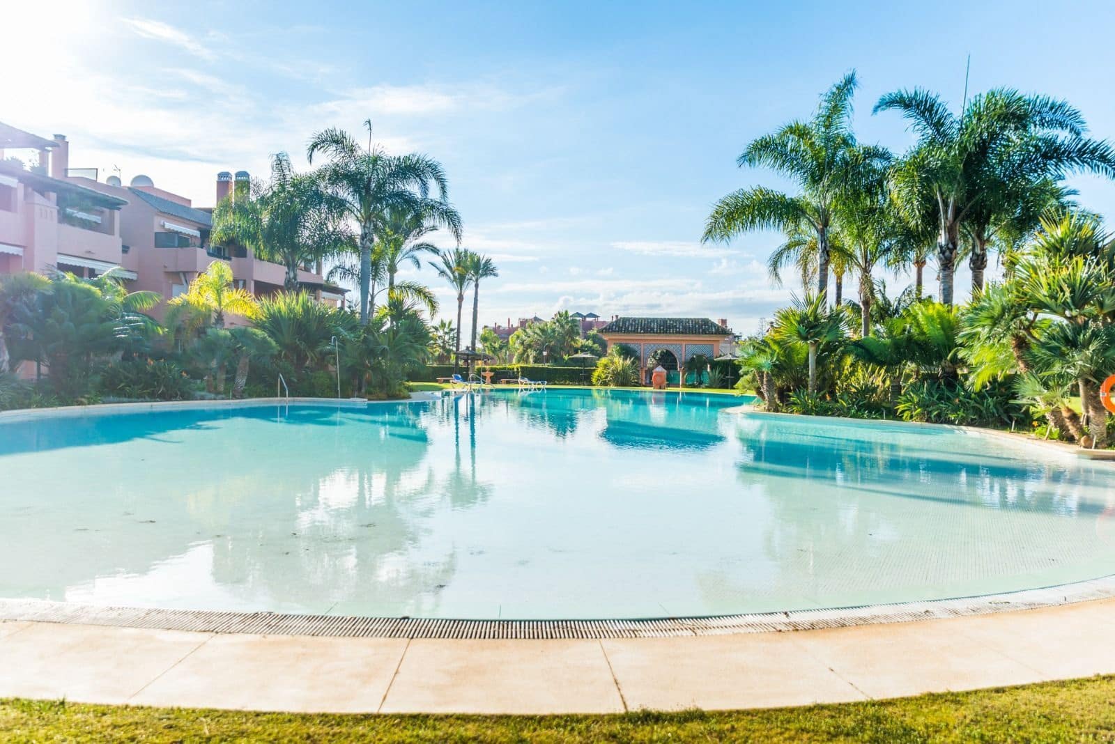 2 Zimmer Apartment zu verkaufen in Guadalmina mit Pool Garage - 619.000 € (Ref: 10014243)