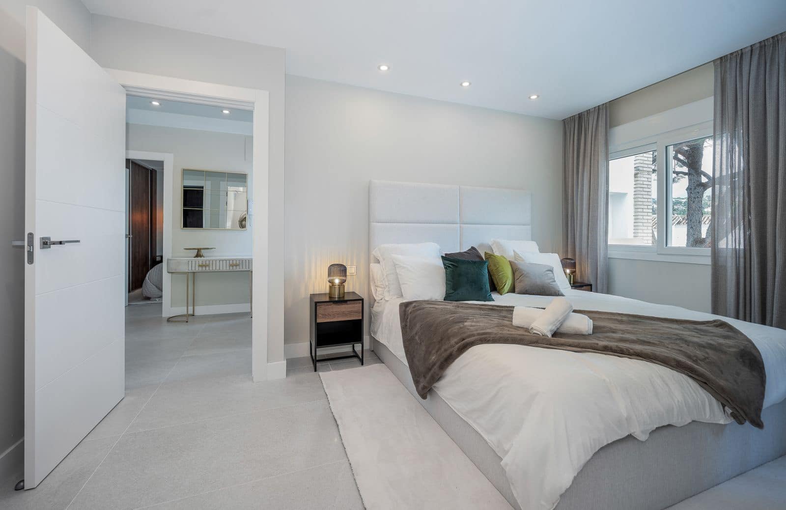 3 sypialnia Penthouse na sprzedaż w Nueva Andalucia z basenem garażem - 995 000 € (Ref: 6804790)