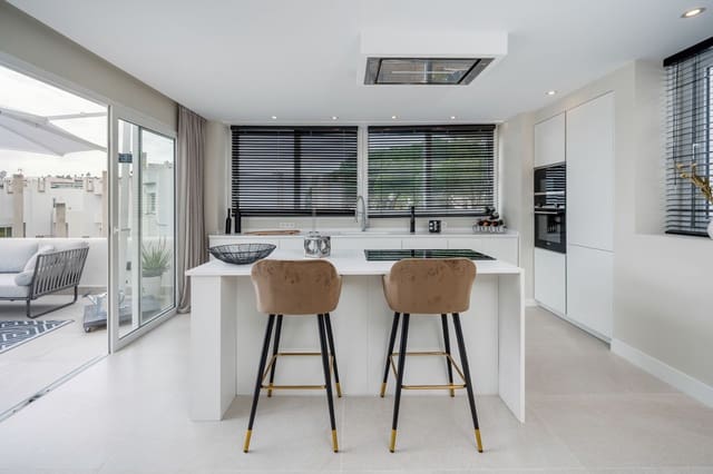 3 sovrum Takvåning till salu i Nueva Andalucia, Marbella med pool garage - 995 000 € (Ref: 6804790)