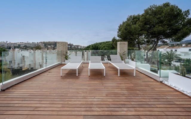 3 sovrum Takvåning till salu i Nueva Andalucia, Marbella med pool garage - 995 000 € (Ref: 6804790)