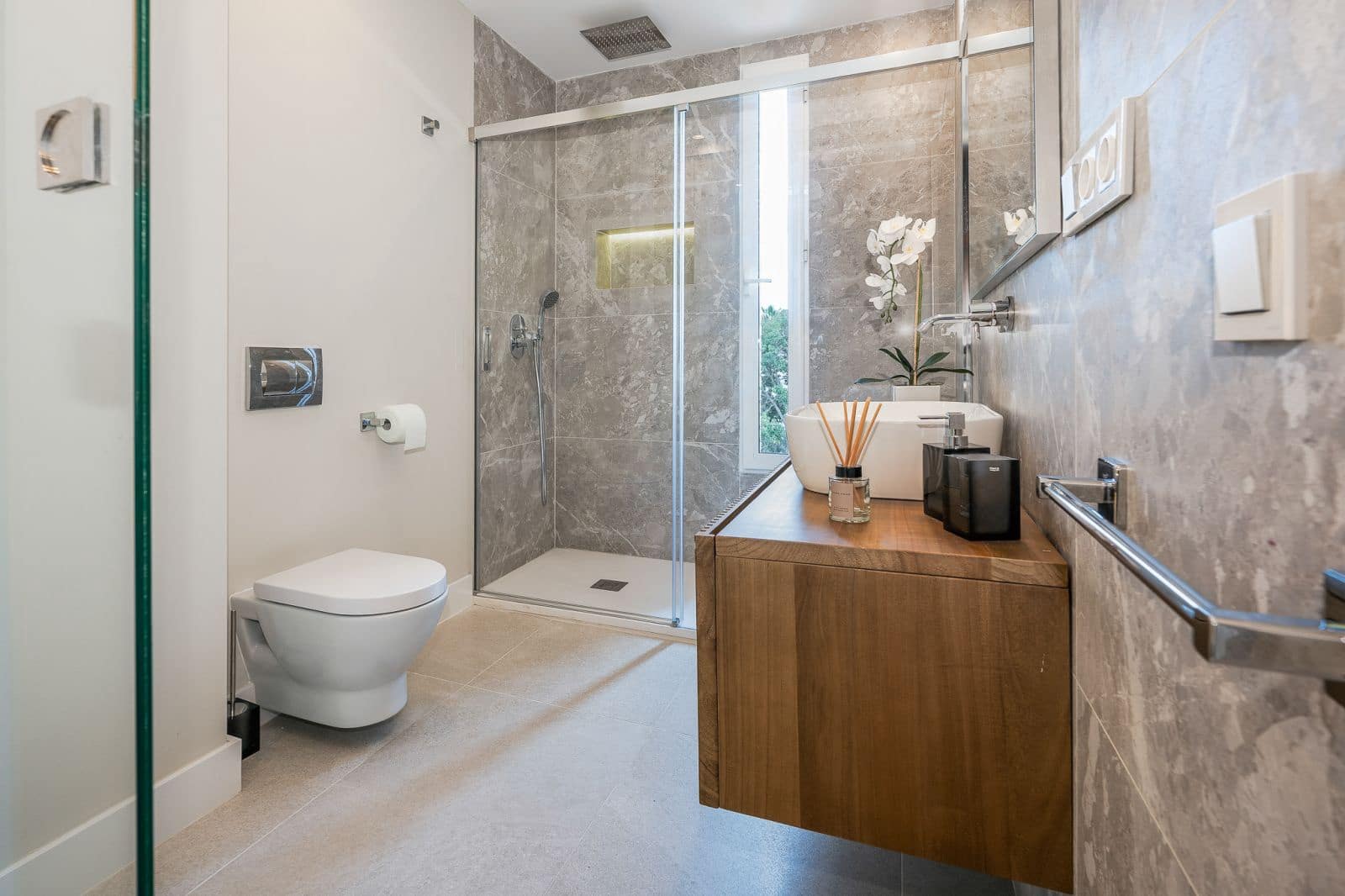 3 sypialnia Penthouse na sprzedaż w Nueva Andalucia z basenem garażem - 995 000 € (Ref: 6804790)