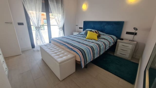 3 makuuhuone Omakotitalo myytävänä paikassa La Cala de Mijas, Mijas mukana uima-altaan 
autotalli - 699 000 € (Ref: 6840376)
