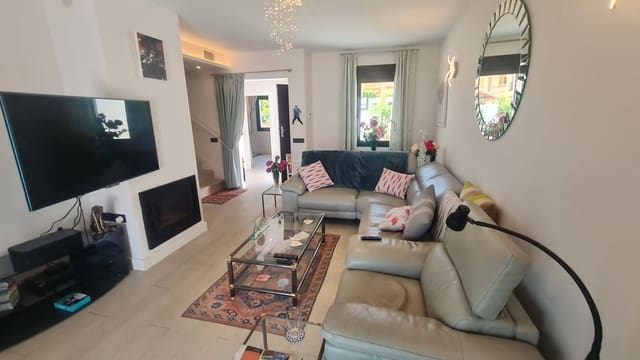 3 makuuhuone Omakotitalo myytävänä paikassa La Cala de Mijas, Mijas mukana uima-altaan 
autotalli - 699 000 € (Ref: 6840376)