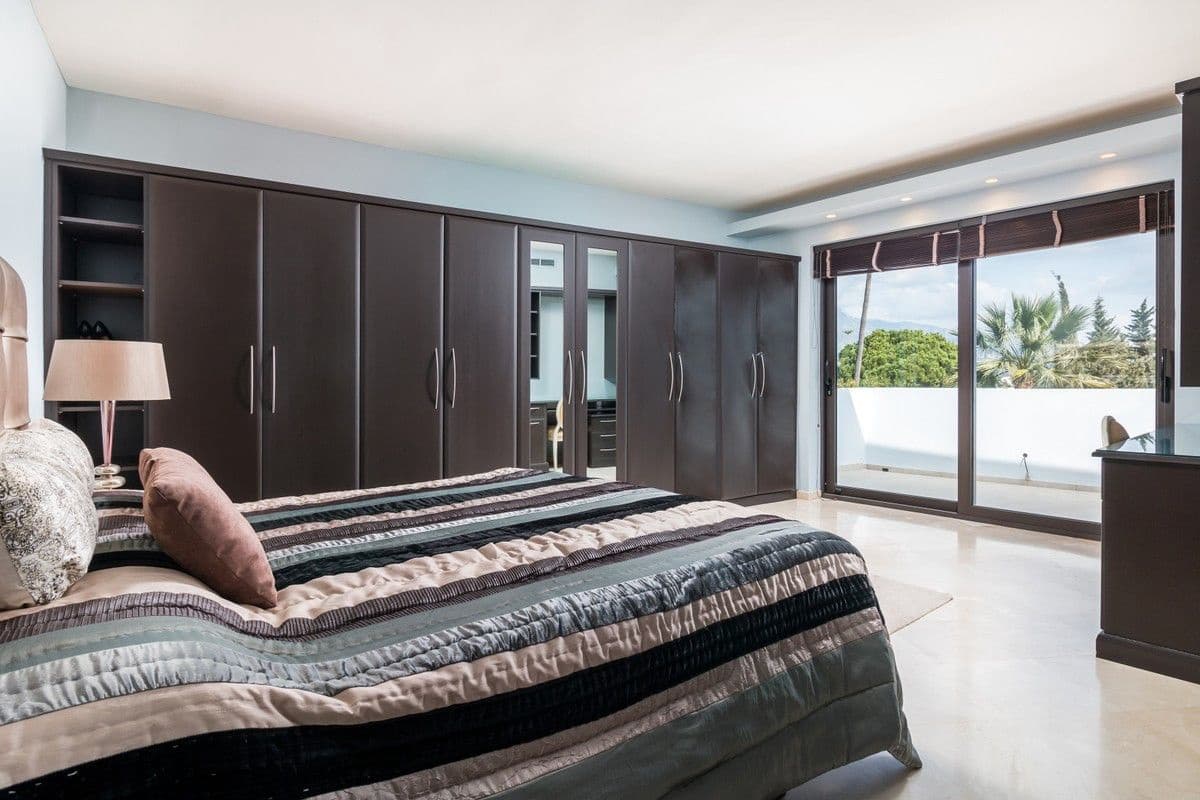 5 sovrum Villa till salu i Nueva Andalucia med pool garage - 2 750 000 € (Ref: 6859586)