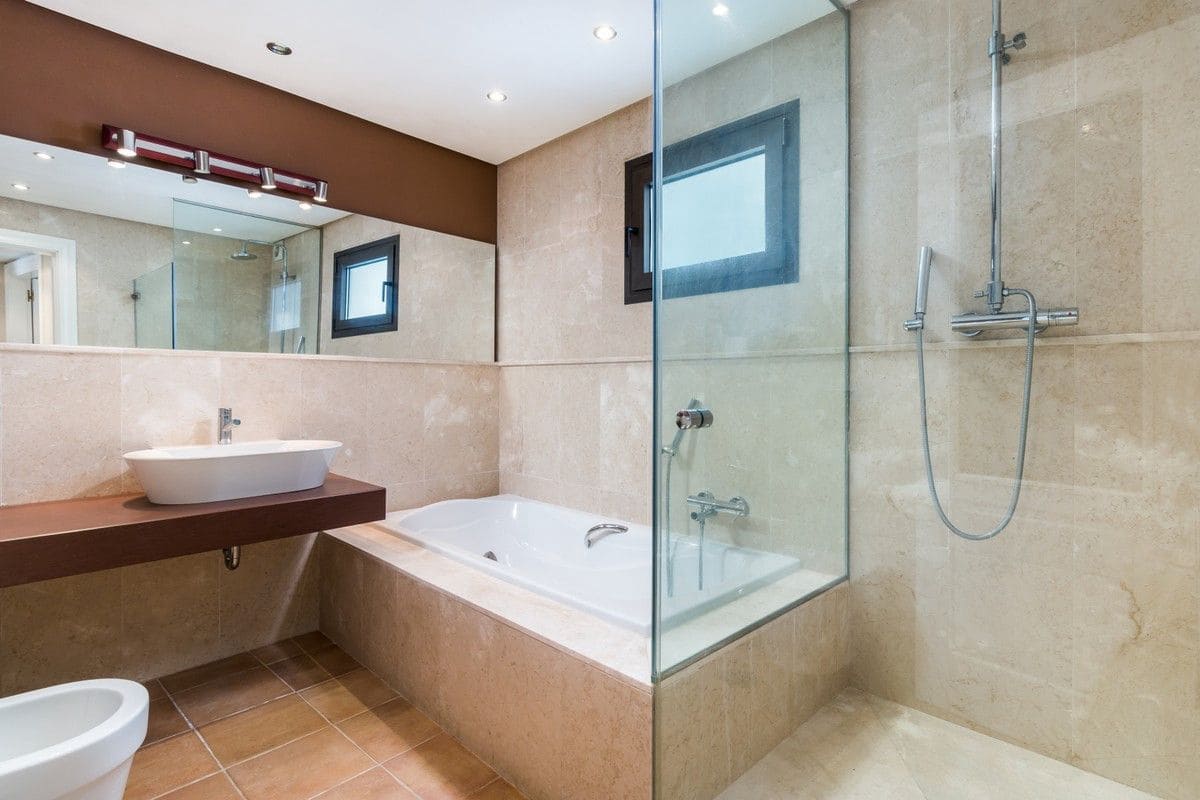 5 sovrum Villa till salu i Nueva Andalucia med pool garage - 2 750 000 € (Ref: 6859586)