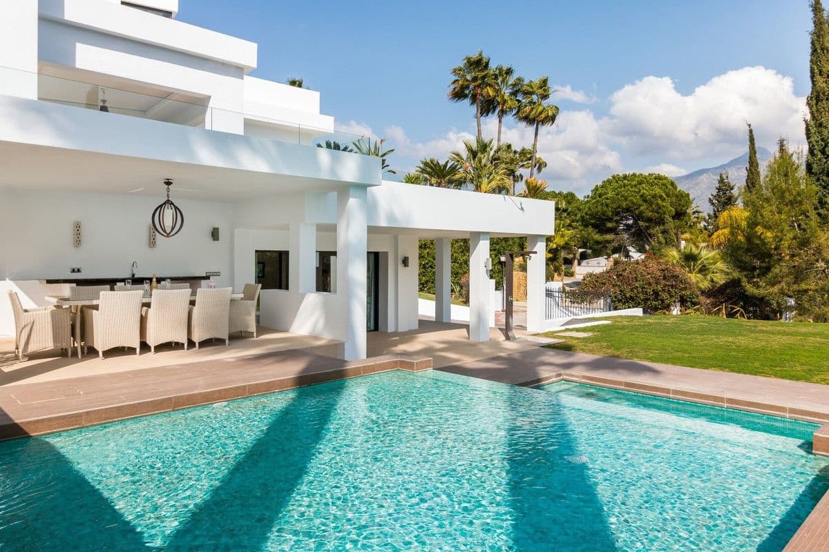 5 sovrum Villa till salu i Nueva Andalucia med pool garage - 2 750 000 € (Ref: 6859586)