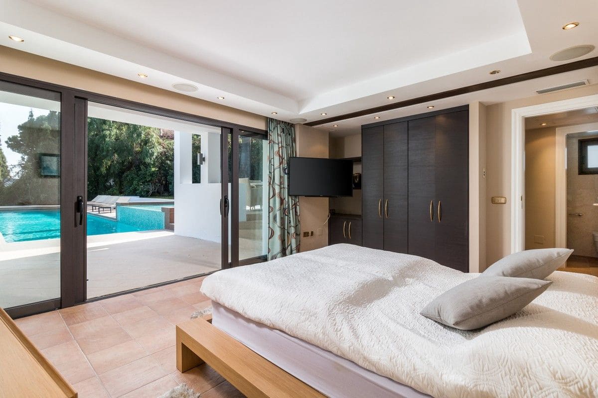 5 sovrum Villa till salu i Nueva Andalucia med pool garage - 2 750 000 € (Ref: 6859586)