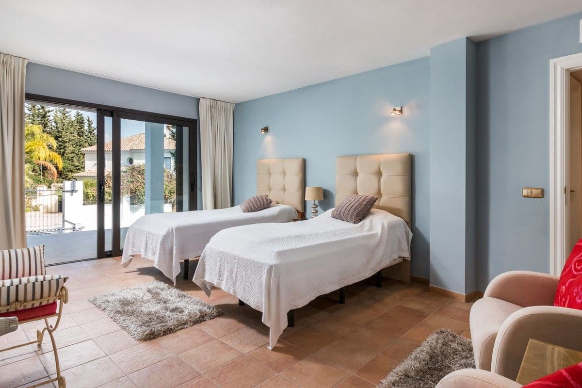 5 sovrum Villa till salu i Nueva Andalucia med pool garage - 2 750 000 € (Ref: 6859586)