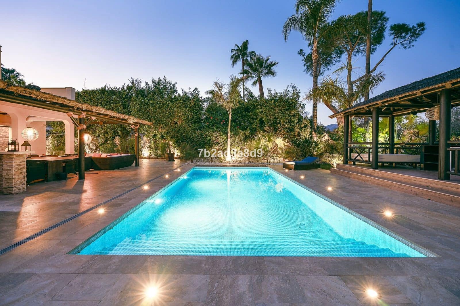 4 sovrum Villa till salu i Nueva Andalucia med pool garage - 2 550 000 € (Ref: 6870760)