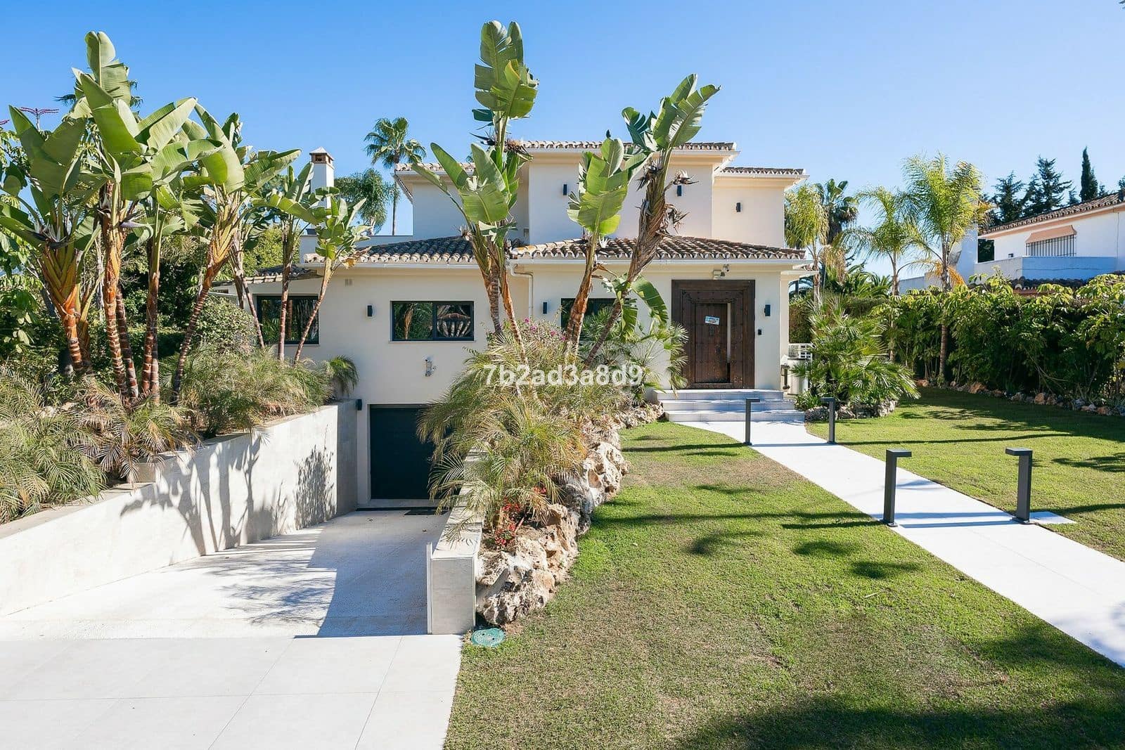 4 sovrum Villa till salu i Nueva Andalucia med pool garage - 2 550 000 € (Ref: 6870760)