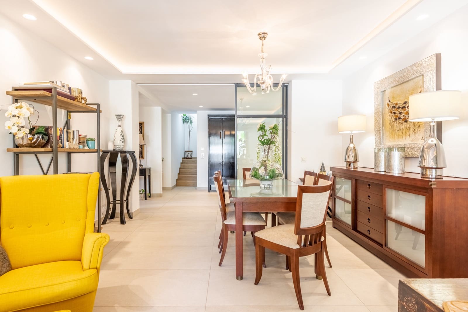 3 bedroom Villa for sale in Nueva Andalucia with pool garage - € 885,000 (Ref: 7015611)