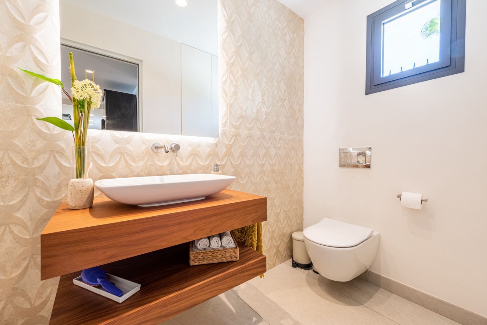 3 bedroom Villa for sale in Nueva Andalucia with pool garage - € 885,000 (Ref: 7015611)