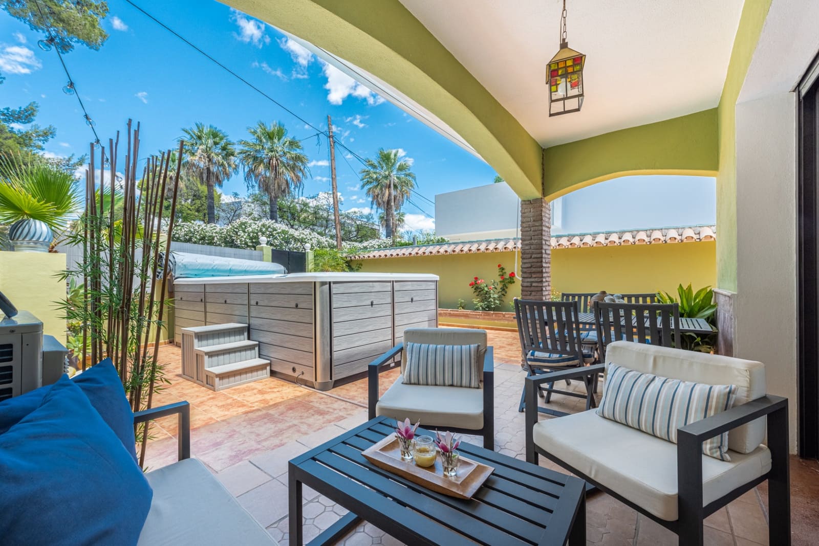 3 bedroom Villa for sale in Nueva Andalucia with pool garage - € 885,000 (Ref: 7015611)