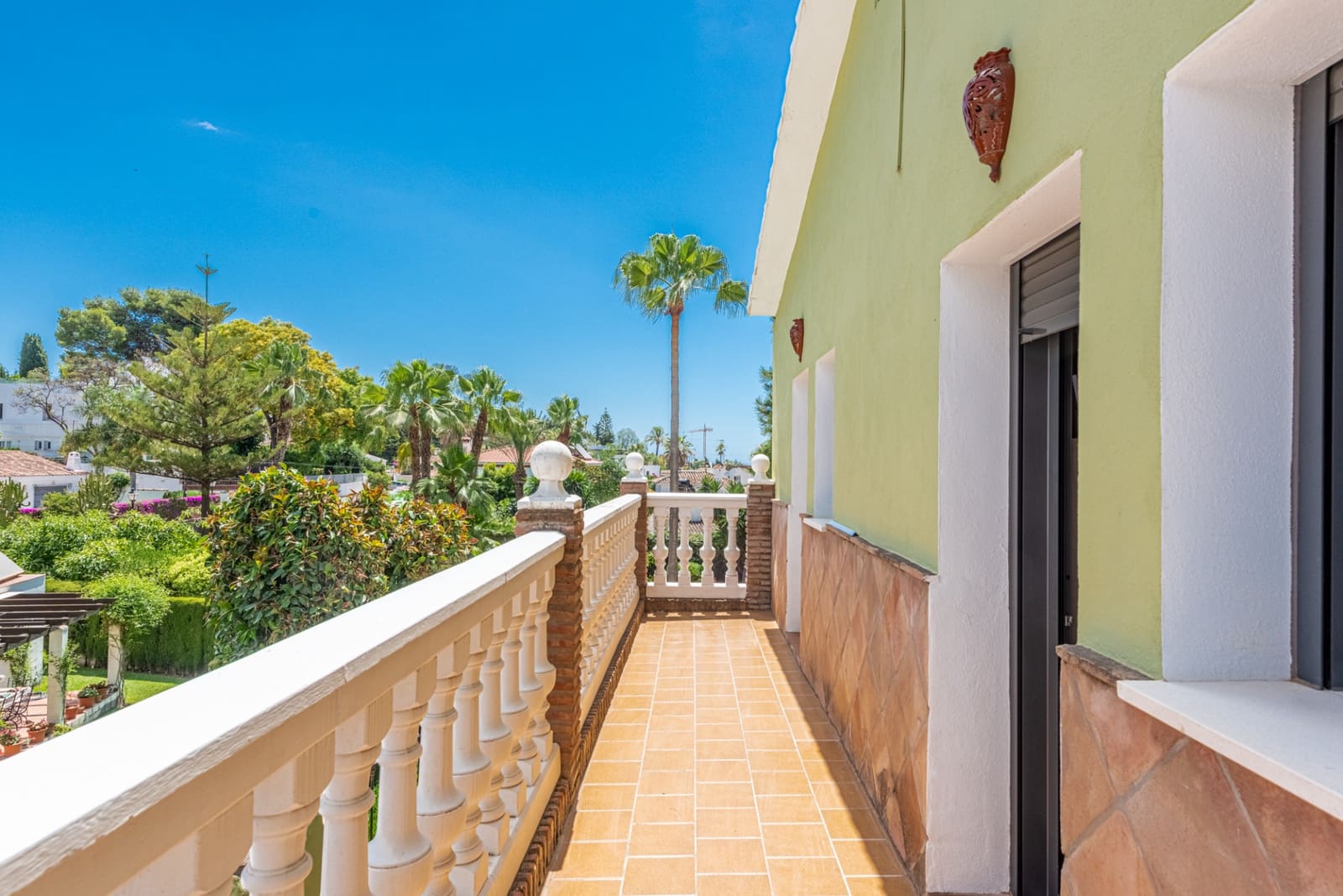 3 bedroom Villa for sale in Nueva Andalucia with pool garage - € 885,000 (Ref: 7015611)