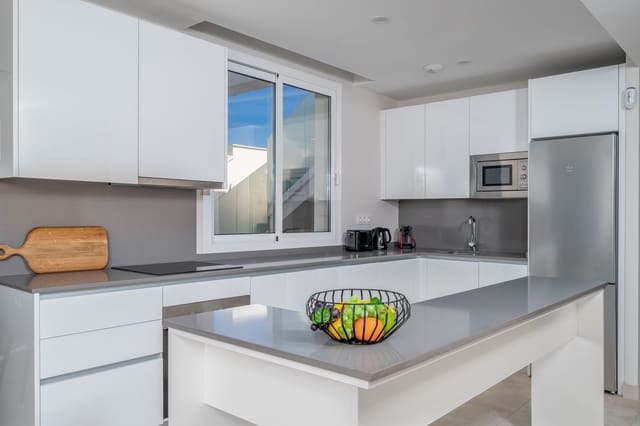 4 soveværelse Penthouse til salg i La Cala de Mijas, Mijas med swimmingpool garage - € 785.000 (Ref: 7017585)