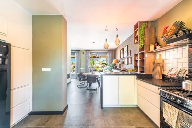 3 soveværelse Villa til salg i Río Real, Marbella med swimmingpool garage - € 1.300.000 (Ref: 7017586)