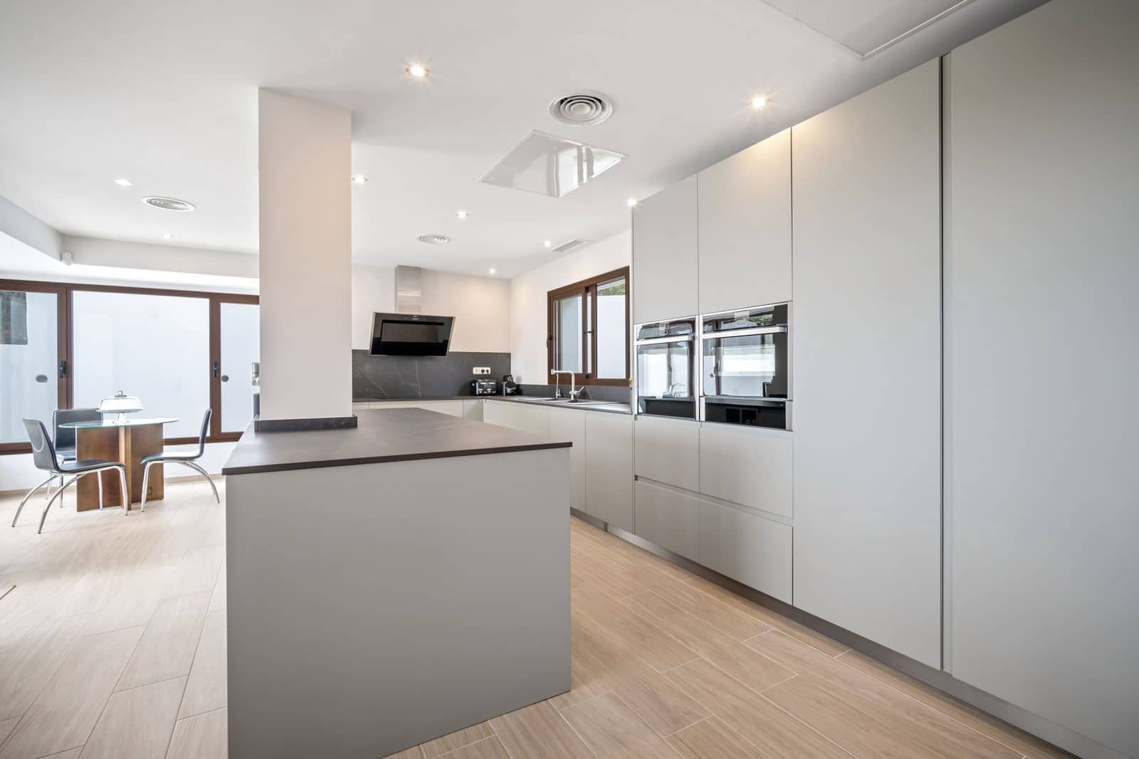 Chalet de 4 habitaciones en Benahavís en venta con piscina garaje - 1.995.000 € (Ref: 7033990)