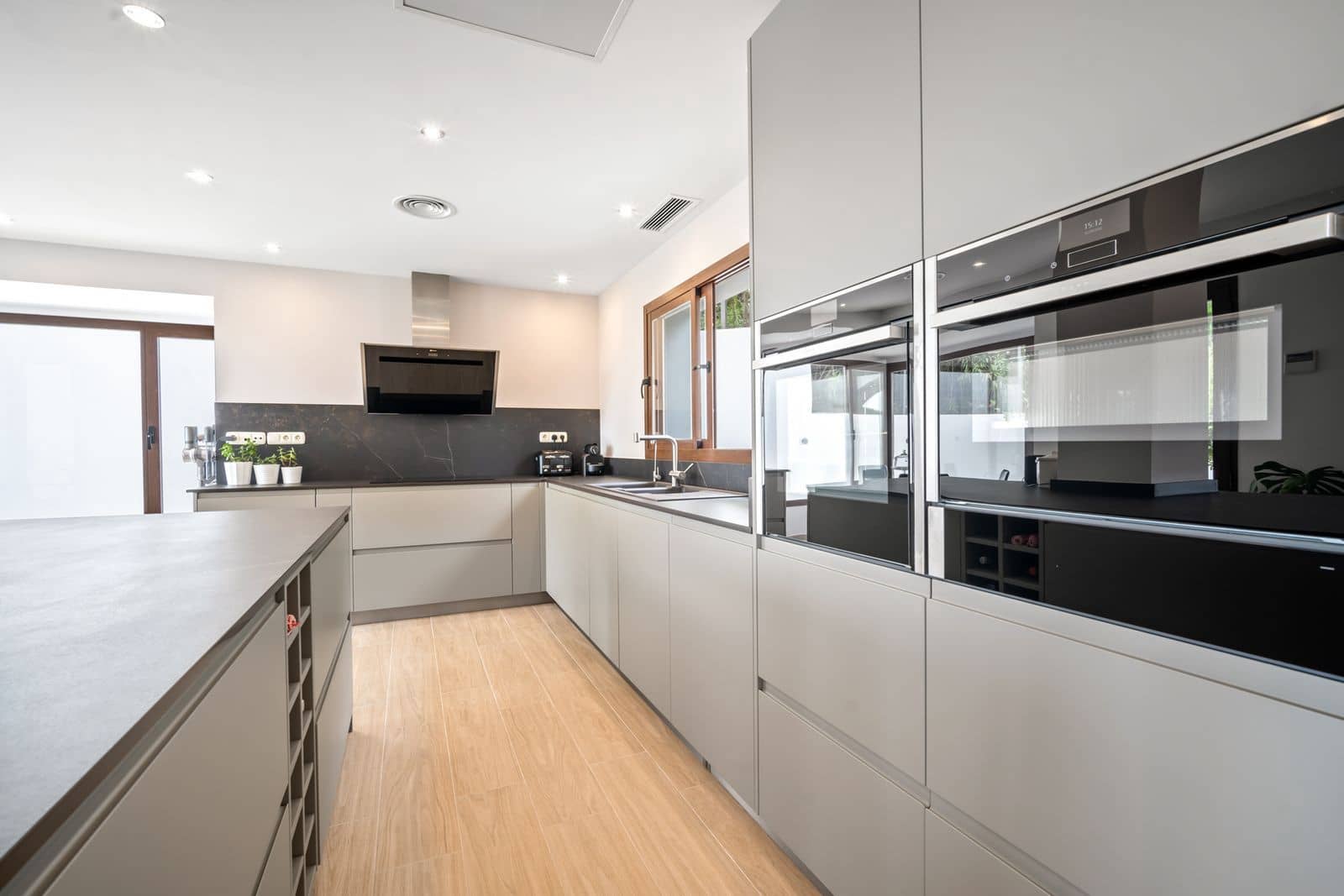 Chalet de 4 habitaciones en Benahavís en venta con piscina garaje - 1.995.000 € (Ref: 7033990)