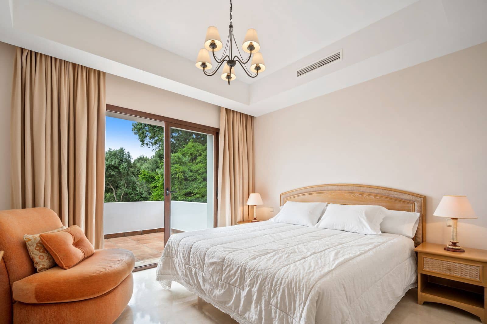 Chalet de 4 habitaciones en Benahavís en venta con piscina garaje - 1.995.000 € (Ref: 7033990)