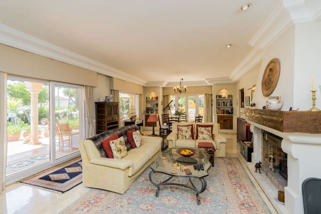 5 makuuhuone Huvila myytävänä paikassa El Paraiso, Estepona mukana uima-altaan 
autotalli - 1 695 000 € (Ref: 7033992)