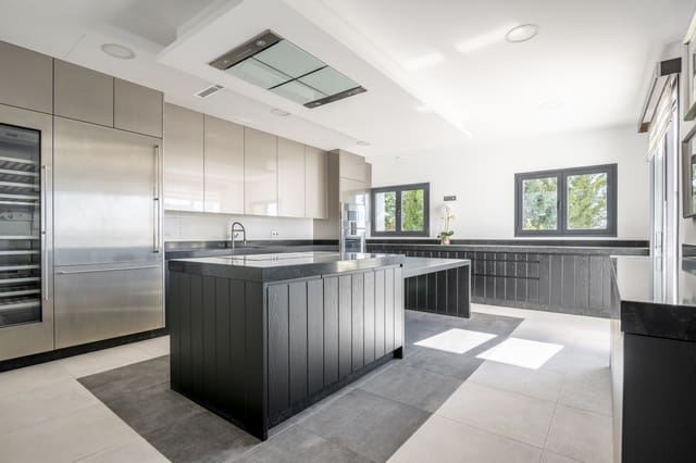 5 bedroom Villa for sale in Sierra Blanca, Marbella with pool garage - € 4,400,000 (Ref: 7061195)