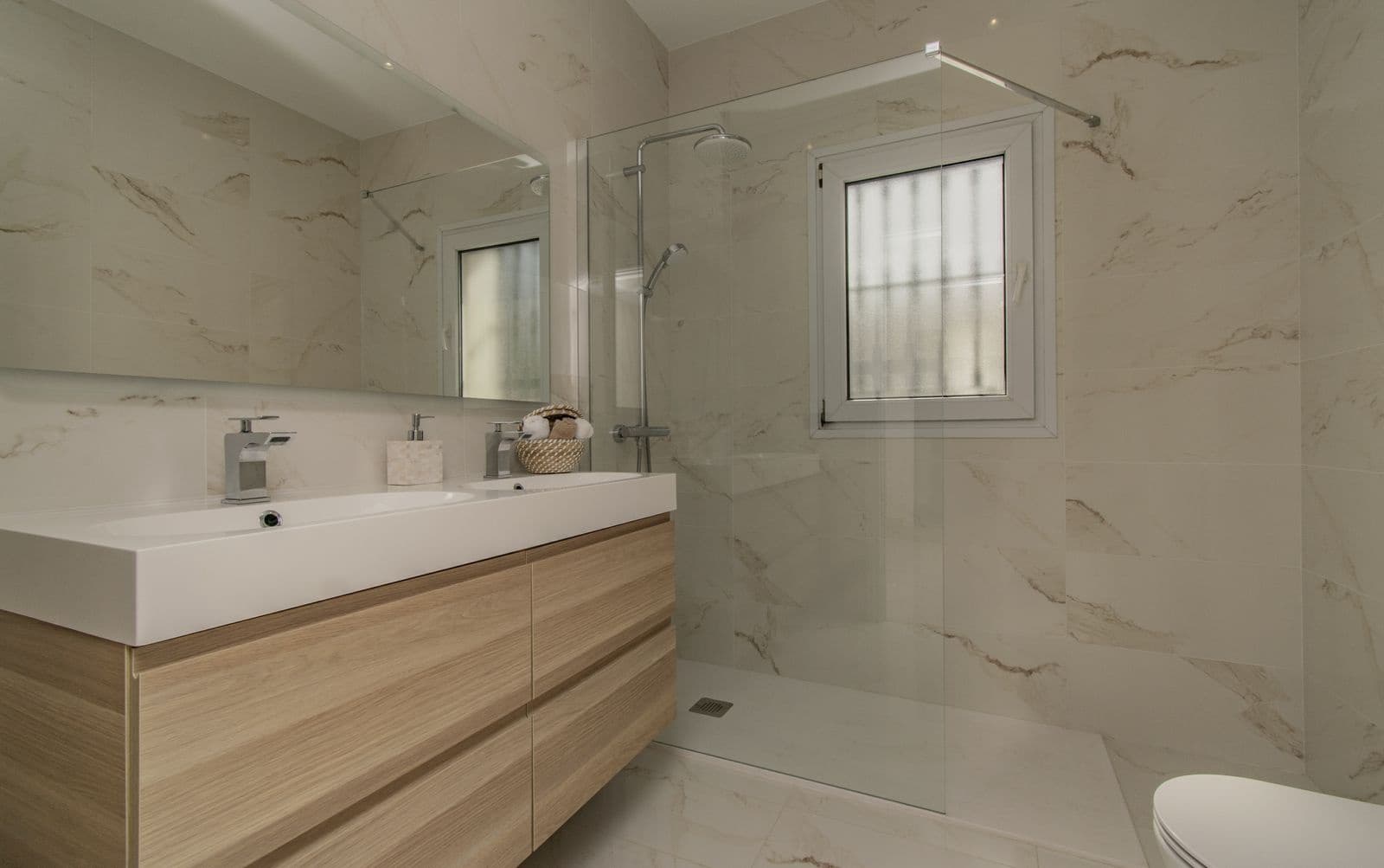 7 soverom Villa til salgs i Marbella med svømmebasseng garasje - € 1 750 000 (Ref: 7061197)