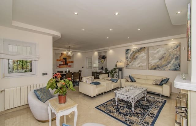 7 soverom Villa til salgs i Marbella med svømmebasseng garasje - € 1 750 000 (Ref: 7061197)