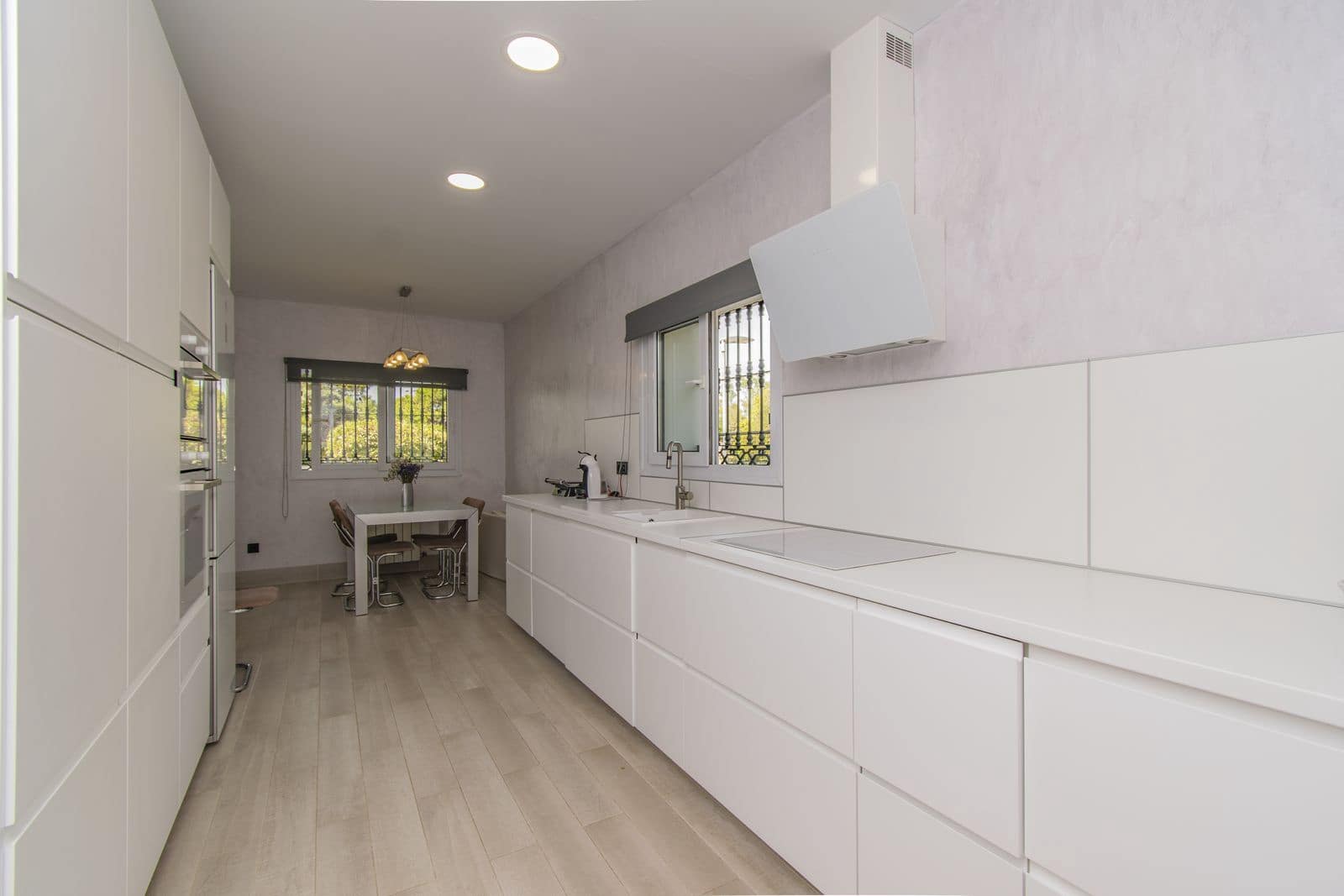 7 soverom Villa til salgs i Marbella med svømmebasseng garasje - € 1 750 000 (Ref: 7061197)