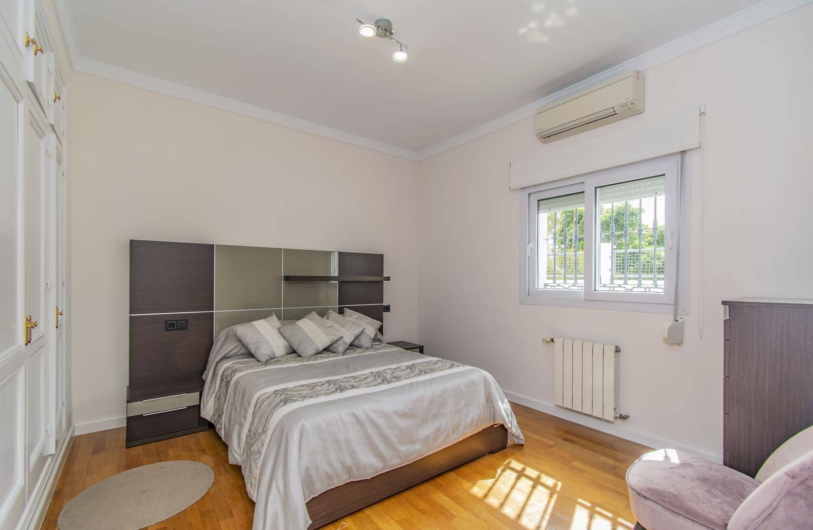 7 soverom Villa til salgs i Marbella med svømmebasseng garasje - € 1 750 000 (Ref: 7061197)