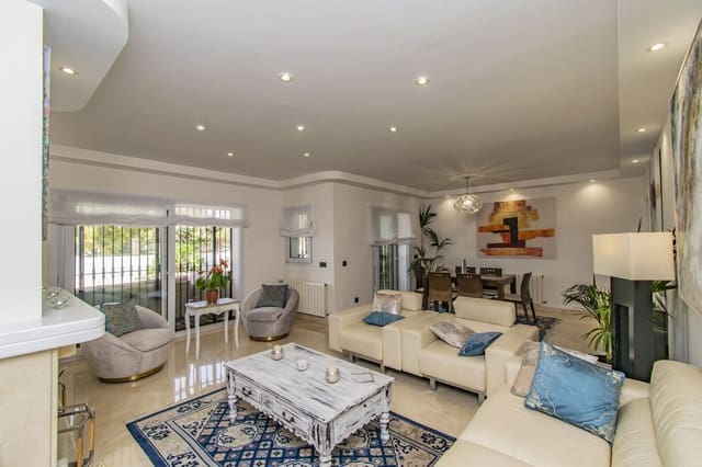 7 soverom Villa til salgs i Marbella med svømmebasseng garasje - € 1 750 000 (Ref: 7061197)