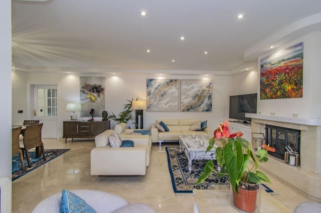 7 soverom Villa til salgs i Marbella med svømmebasseng garasje - € 1 750 000 (Ref: 7061197)