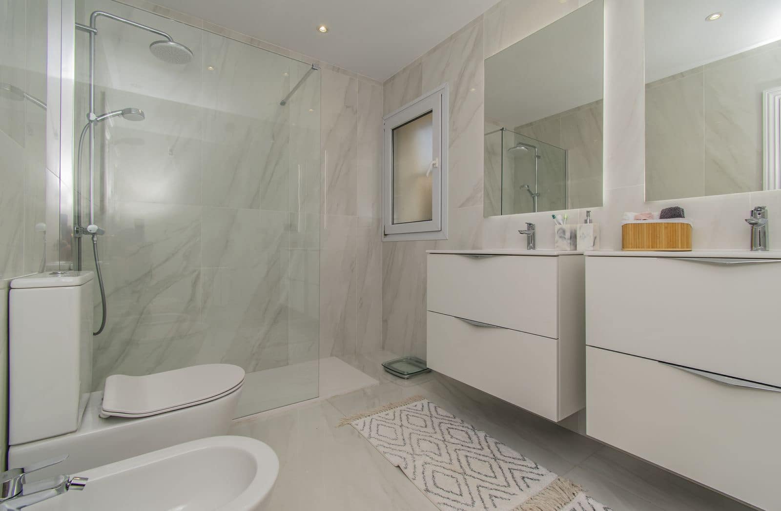 7 soverom Villa til salgs i Marbella med svømmebasseng garasje - € 1 750 000 (Ref: 7061197)