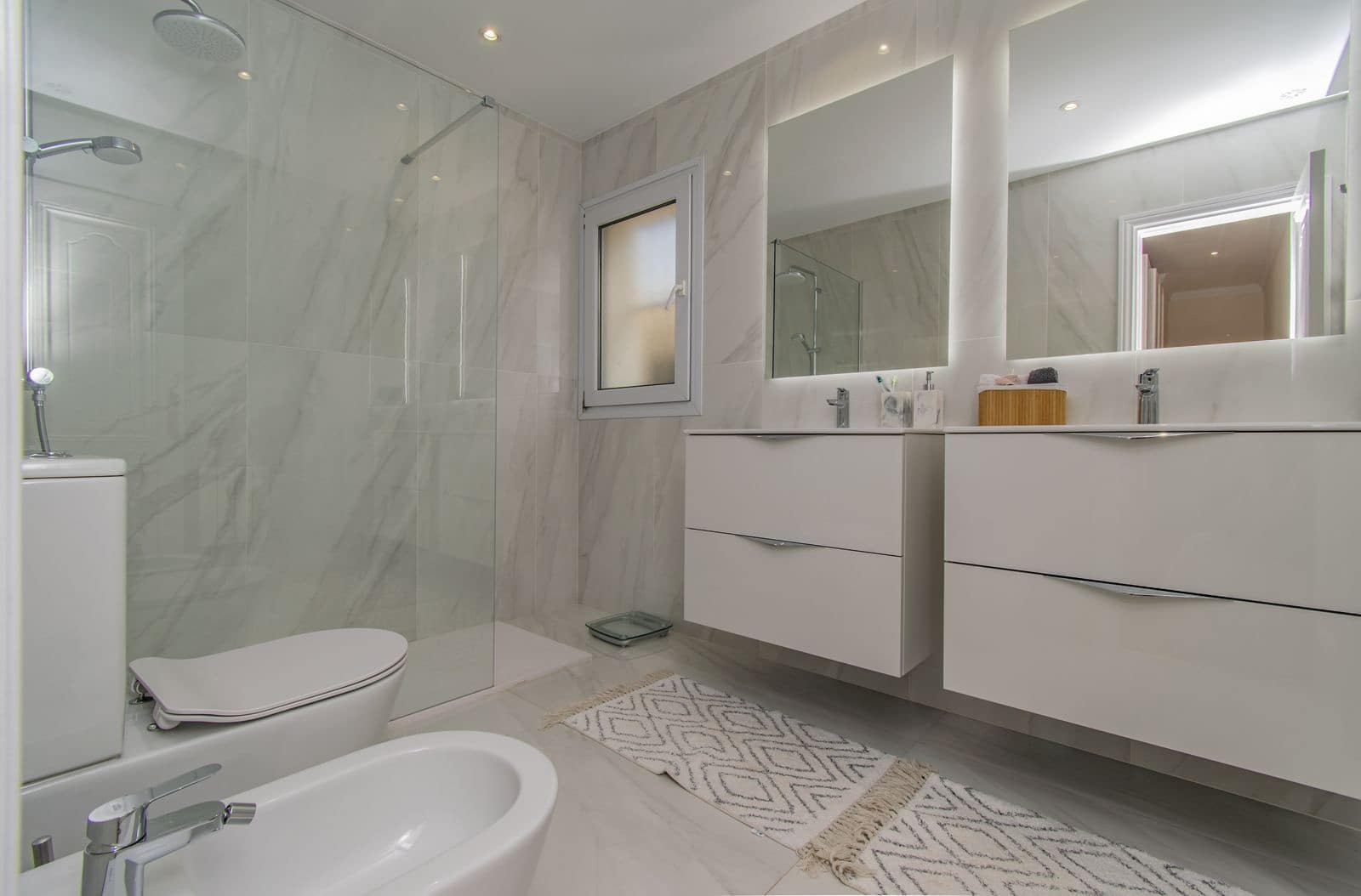 7 soverom Villa til salgs i Marbella med svømmebasseng garasje - € 1 750 000 (Ref: 7061197)