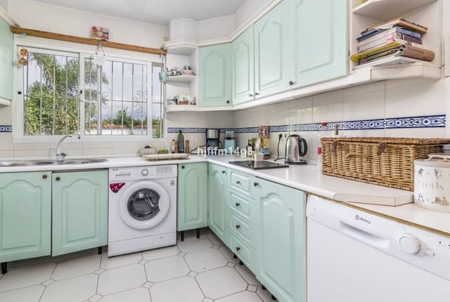 3 soverom Villa til salgs i Nueva Andalucia, Marbella med svømmebasseng garasje - € 850 000 (Ref: 7063191)