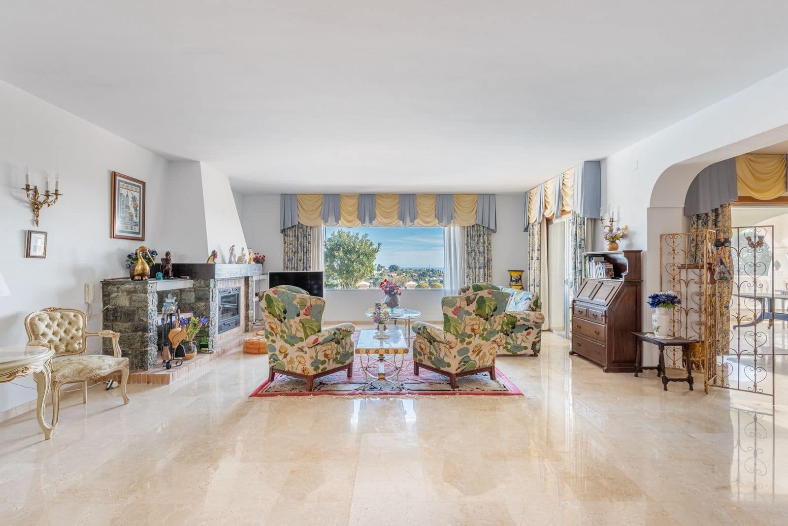 4 soveværelse Villa til salg i El Paraiso med swimmingpool garage - € 1.700.000 (Ref: 7070840)