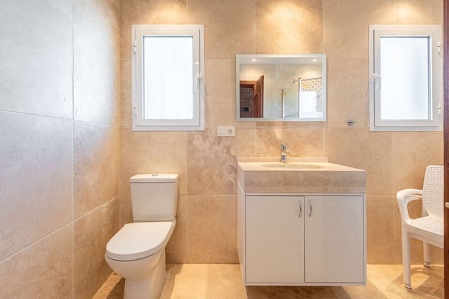 4 soverom Villa til salgs i El Paraiso, Estepona med svømmebasseng garasje - € 1 700 000 (Ref: 7070840)