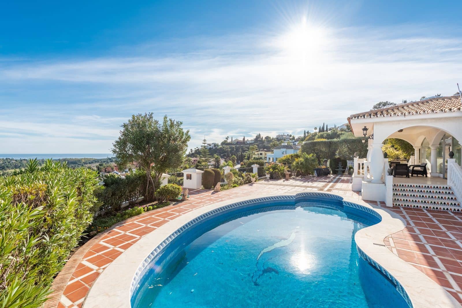 4 soveværelse Villa til salg i El Paraiso med swimmingpool garage - € 1.700.000 (Ref: 7070840)