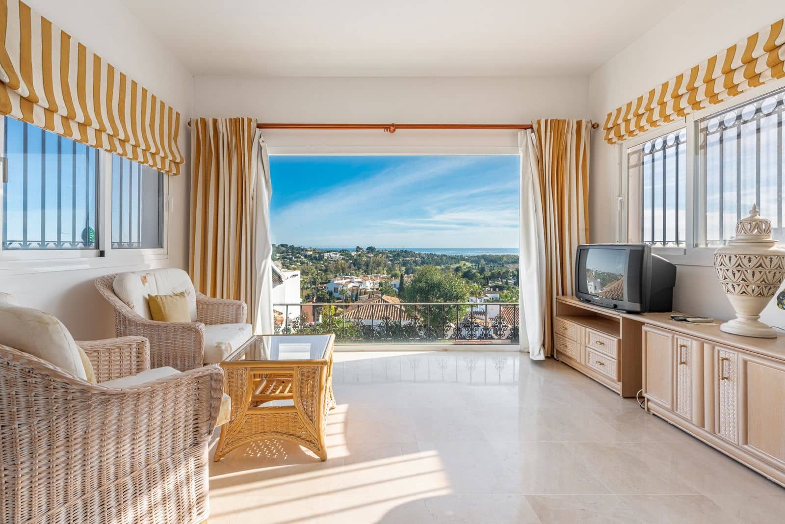 4 soveværelse Villa til salg i El Paraiso med swimmingpool garage - € 1.700.000 (Ref: 7070840)