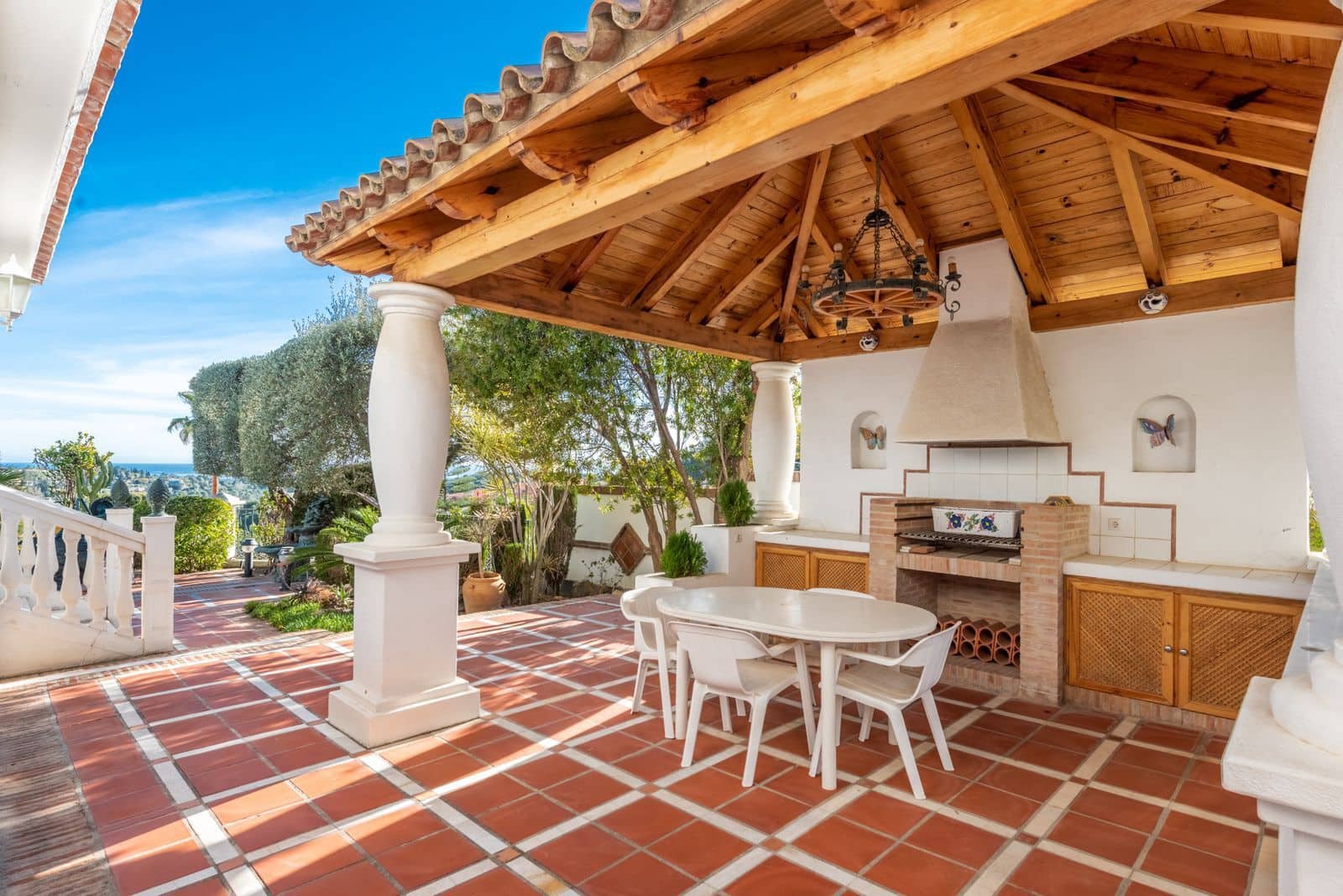 4 soveværelse Villa til salg i El Paraiso med swimmingpool garage - € 1.700.000 (Ref: 7070840)