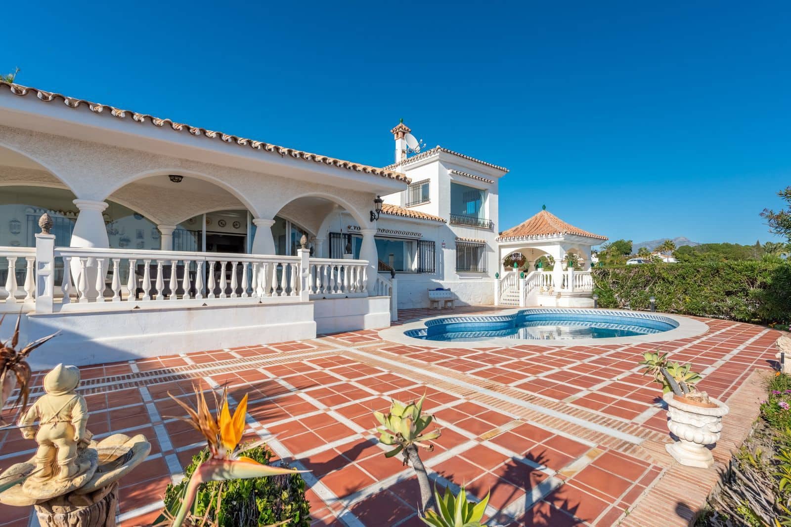 4 soveværelse Villa til salg i El Paraiso med swimmingpool garage - € 1.700.000 (Ref: 7070840)