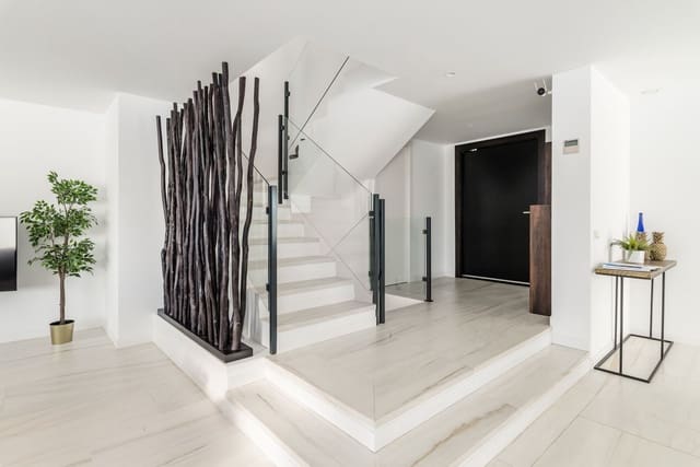 5 sypialnia Willa na sprzedaż w San Pedro de Alcantara, Marbella z basenem garażem - 1 950 000 € (Ref: 7078777)