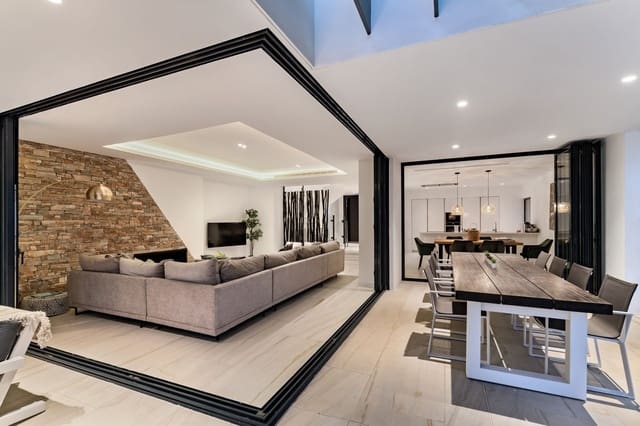 5 sypialnia Willa na sprzedaż w San Pedro de Alcantara, Marbella z basenem garażem - 1 950 000 € (Ref: 7078777)