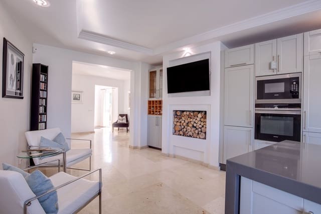 4 slaapkamer Villa te koop in Guadalmina, Marbella met zwembad garage - € 2.100.000 (Ref: 7101418)