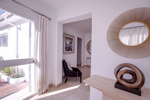 4 slaapkamer Villa te koop in Guadalmina, Marbella met zwembad garage - € 2.100.000 (Ref: 7101418)