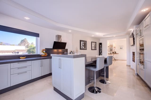 4 slaapkamer Villa te koop in Guadalmina, Marbella met zwembad garage - € 2.100.000 (Ref: 7101418)