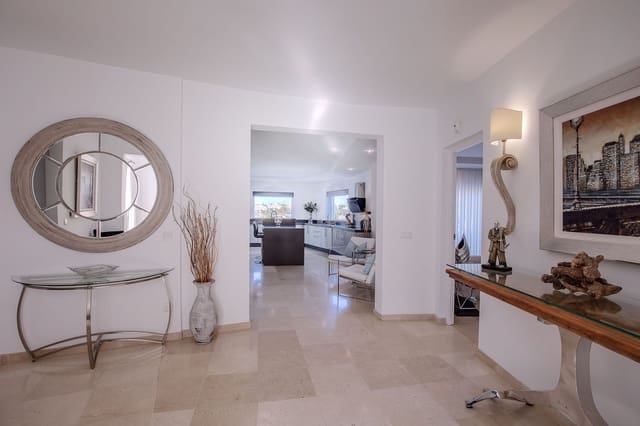 4 slaapkamer Villa te koop in Guadalmina, Marbella met zwembad garage - € 2.100.000 (Ref: 7101418)