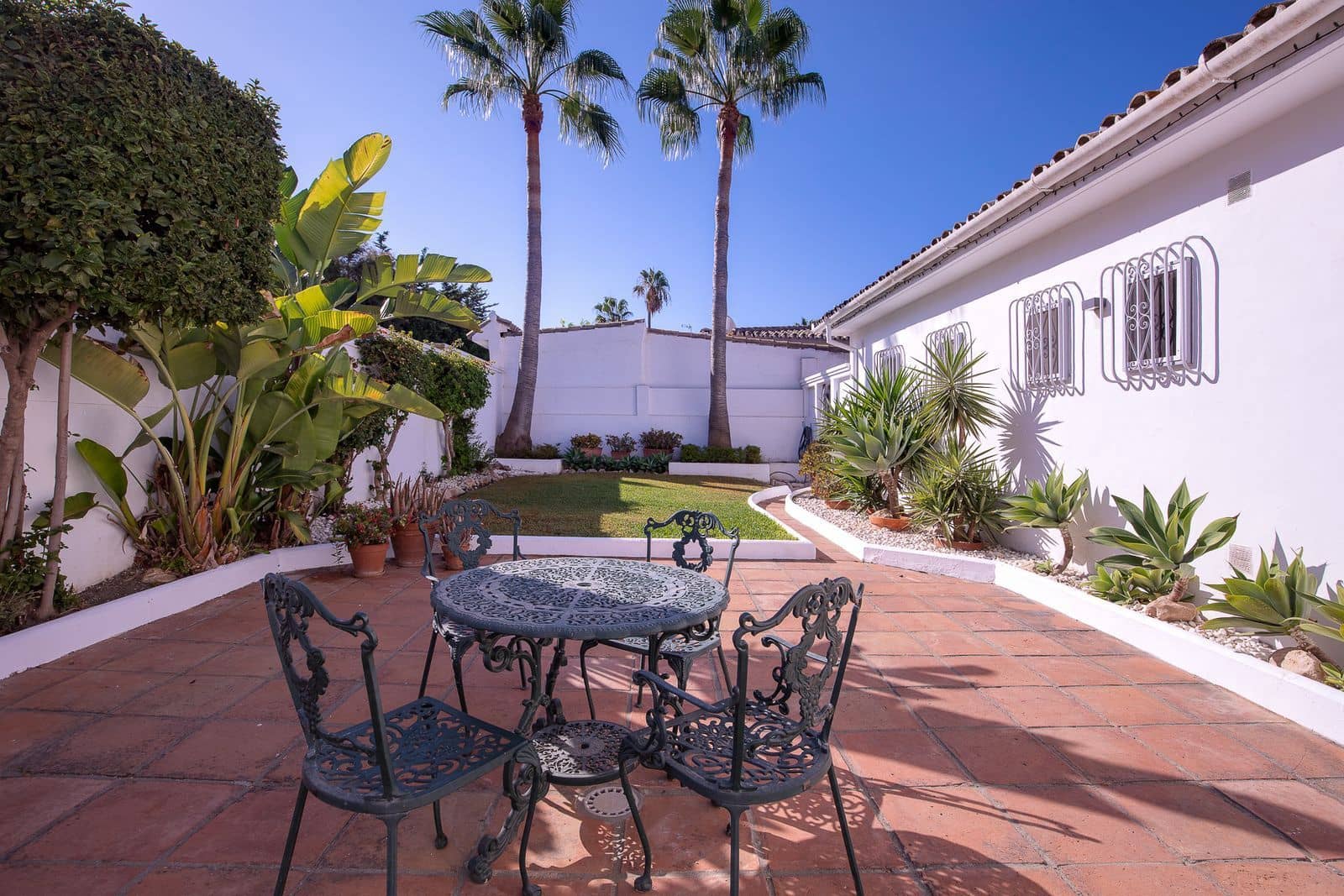 4 soverom Villa til salgs i Guadalmina med svømmebasseng garasje - € 2 100 000 (Ref: 7101418)