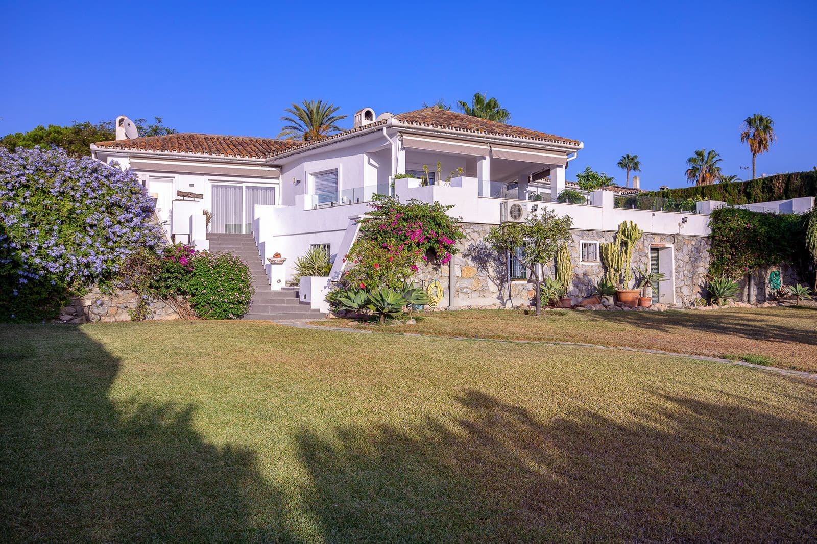 4 soverom Villa til salgs i Guadalmina med svømmebasseng garasje - € 2 100 000 (Ref: 7101418)