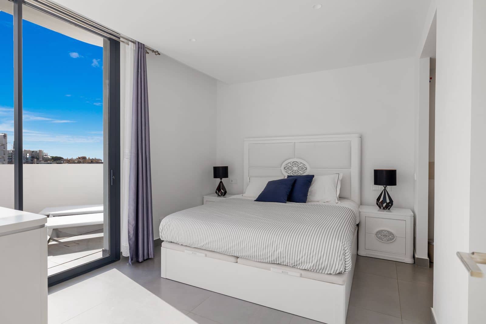 2 soveværelse Penthouse til salg i Fuengirola med swimmingpool garage - € 849.000 (Ref: 7200056)