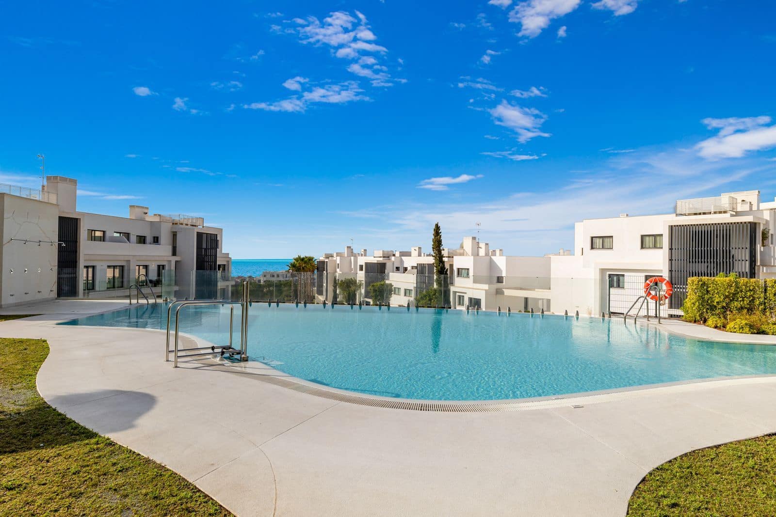 2 soveværelse Penthouse til salg i Fuengirola med swimmingpool garage - € 849.000 (Ref: 7200056)